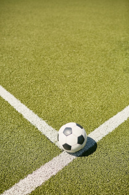 Foto ball auf fußballplatz