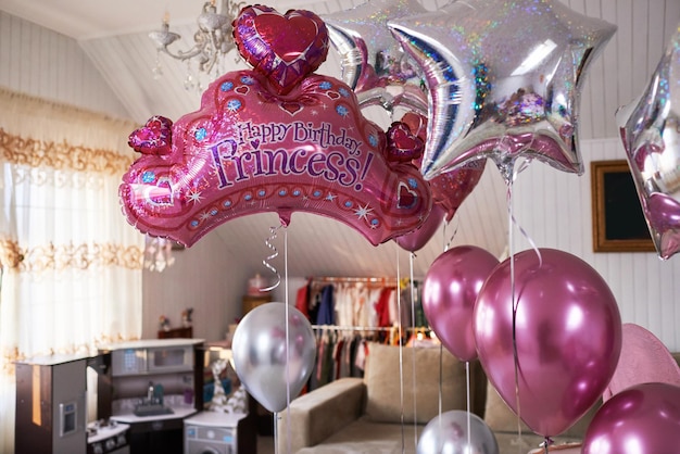 Balões infláveis para uma surpresa de aniversário para crianças
