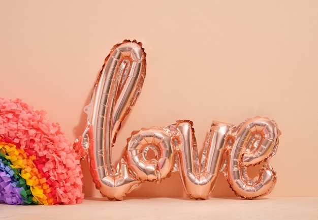 Balón de aluminio en forma de una palabra amor y piñata arco iris Decoración de cumpleaños