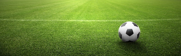 Balón de fútbol en el patio verde. Concepto de fútbol