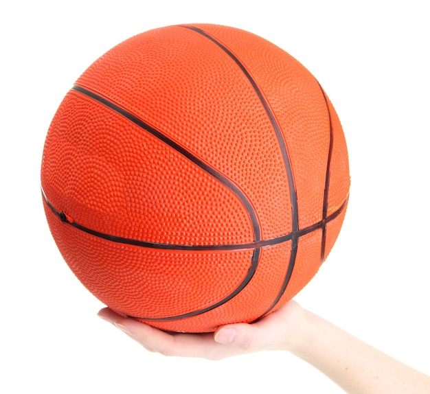 Baloncesto en mano de mujer aislado en blanco