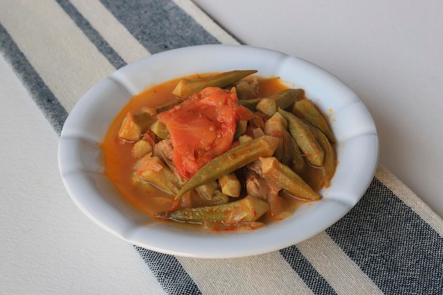 Bamya comida tradicional turca cocina turca comida casera okra en el plato comida orgánica