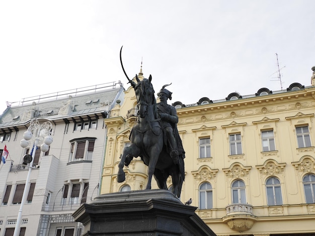 Ban Josip Jelacic plaza Zagreb Croacia arquitectura edificio de la ciudad