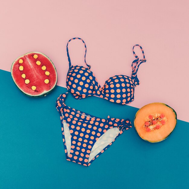 Foto bañador polka dots vintage fashion. verano fresco