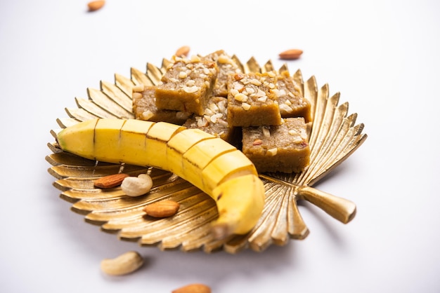 Banana Burfi o pakke kele ki barfi es un delicioso postre indio hecho durante festivales y ocasiones especiales