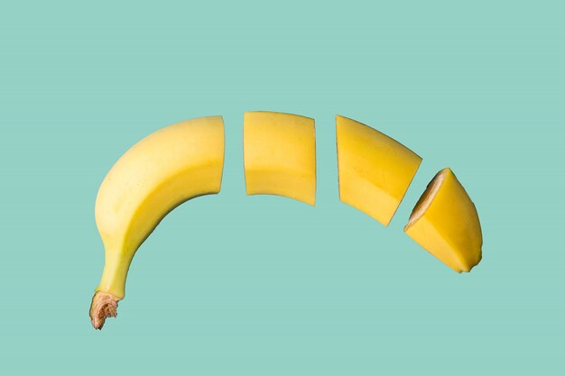 Foto banana cortada na hortelã neo.