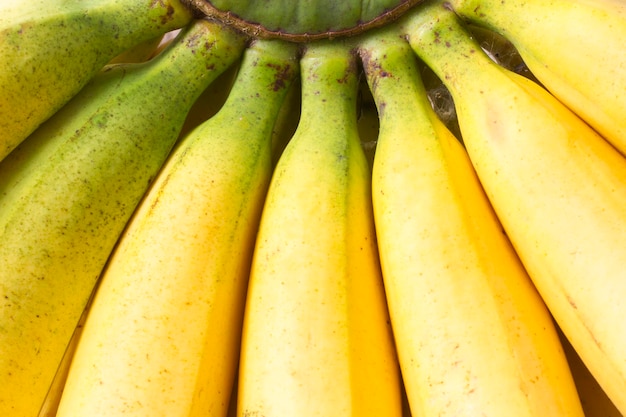 Banana fruta na mesa de madeira Musa paradisiaca