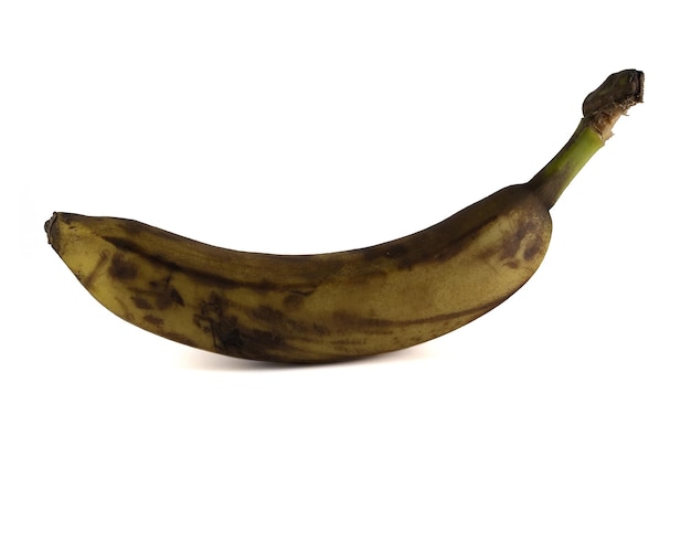 Banana podre amarela isolada em um fundo branco