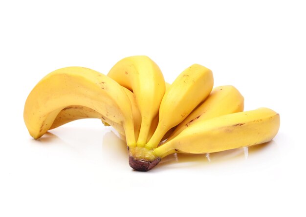 Foto bananas frescas em um fundo branco