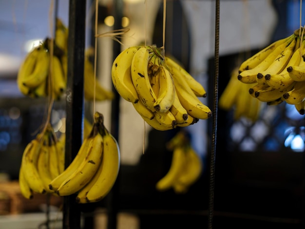 Foto bananas tropicais frescas no mercado