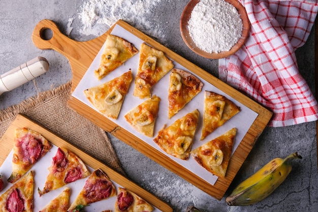 Foto bananen pizza flach liegen