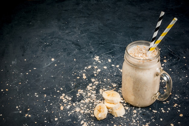 Bananen-Smoothie mit Haferflocken