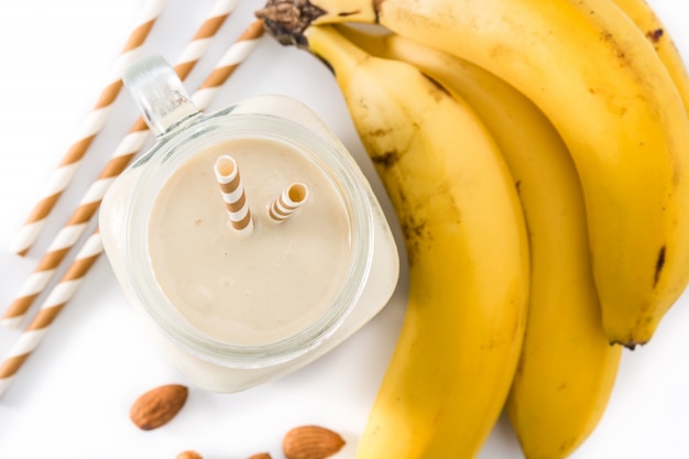 Bananen-Smoothie mit Mandel im Glas