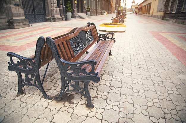 Banco en la ciudad Gyumri Armenia