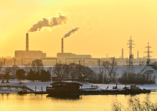 Banco Industrial del Ob al atardecer