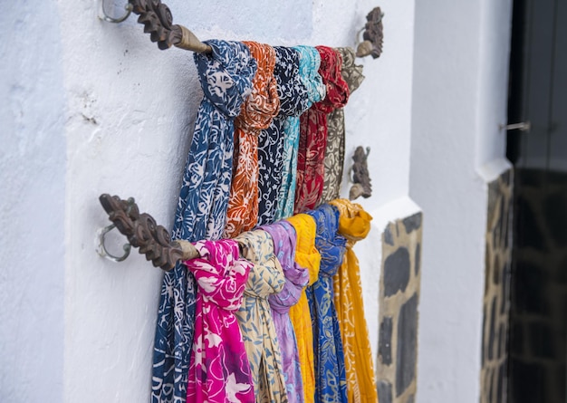 Bandanas de colores en una tienda