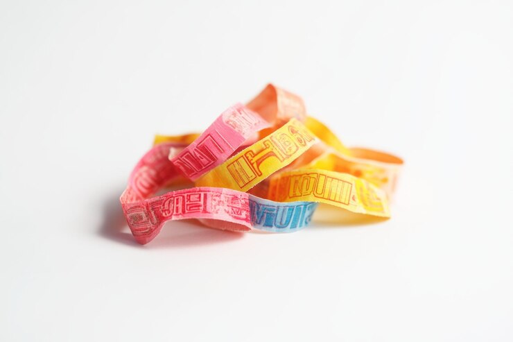 Foto las bandas elásticas coloridas en capas de una manera relajada los suaves tonos de rosa naranja y azul crean una composición deliciosa estas bandas simbolizan la creatividad y la diversión ia generativa