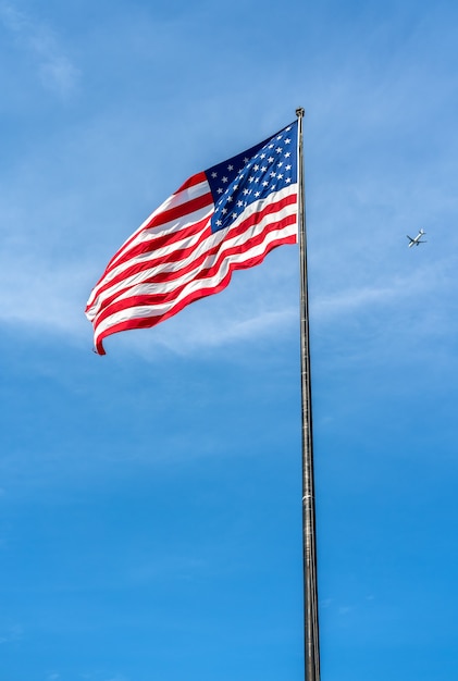 Bandeira americana na Ilha da Liberdade em Nova York, EUA