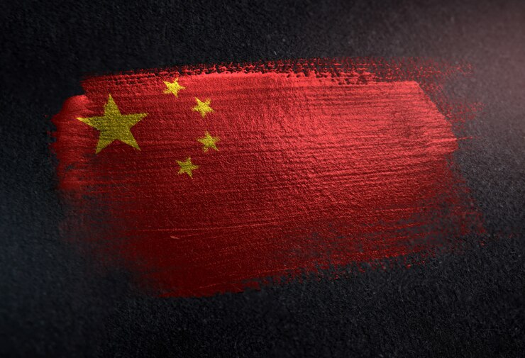 Foto bandeira da china feita de tinta pincel metálico na parede escura de grunge