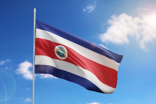 Bandeira da Costa Rica na ilustração 3d do céu azul