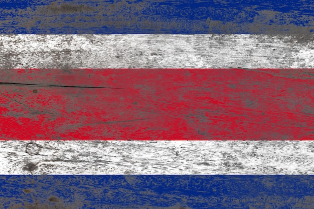 Bandeira da costa rica pintada em um fundo de madeira velho danificado