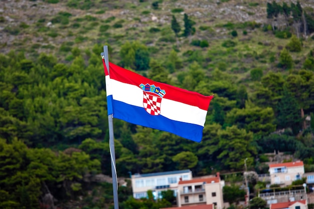 Bandeira da Croácia acenando ao ar livre