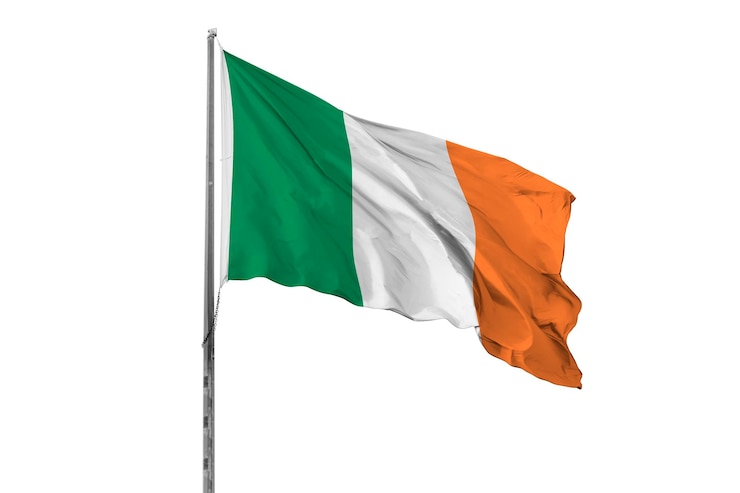Foto bandeira da irlanda país isolado fundo branco nacionalidade nacionalidade de perto