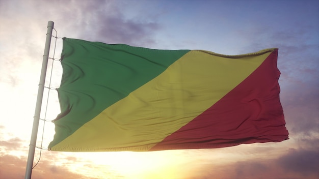 Bandeira da República do Congo balançando ao vento, o céu e o sol de fundo. Renderização 3D.