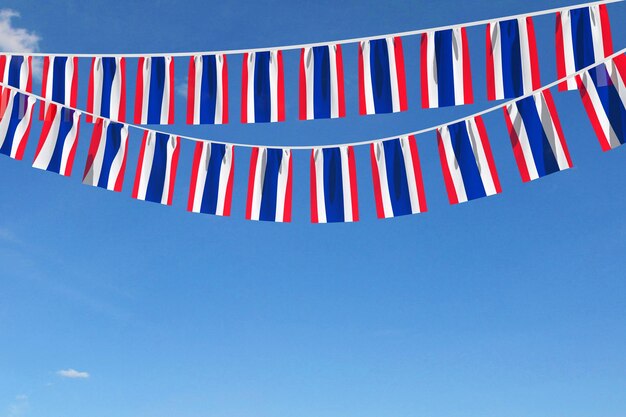 Bandeira da Tailândia bandeira festiva pendurada contra um céu azul d render