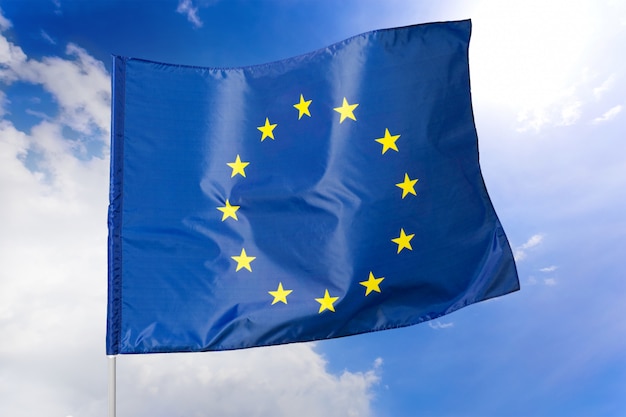 Bandeira da UE bandeira do euro bandeira da União Europeia acenando