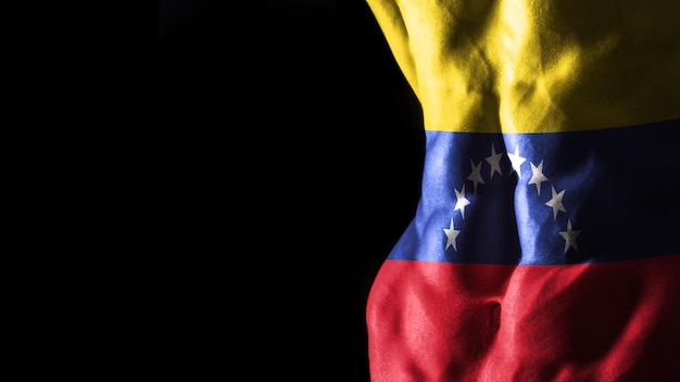 Bandeira da Venezuela no treino de esporte nacional de músculos abdominais, conceito de musculação, fundo preto