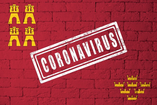 Bandeira das regiões ou comunidades da Espanha Murcia com as proporções originais. carimbado de Coronavirus. textura da parede de tijolo. Conceito de vírus corona. À beira de uma pandemia COVID-19 ou 2019-nCoV.