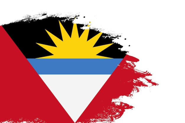 Bandeira de Antígua e Barbuda em um pincel manchado pintado fundo branco isolado com espaço de cópia