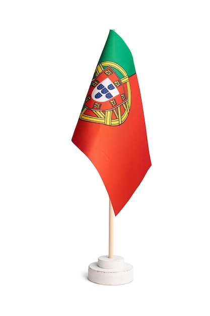 Bandeira de mesa pequena de portugal isolada no fundo branco