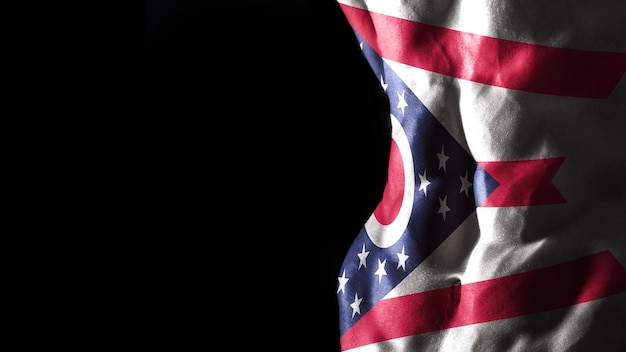 Bandeira de Ohio em músculos abdominais, conceito de musculação de Ohio, fundo preto