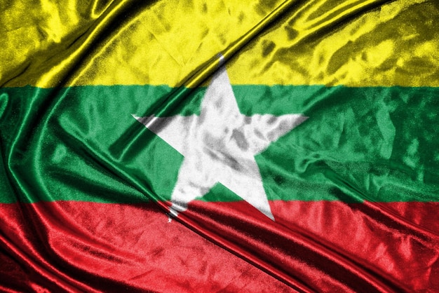 Foto bandeira de pano da birmânia bandeira de cetim com textura de tecido ondulante da bandeira