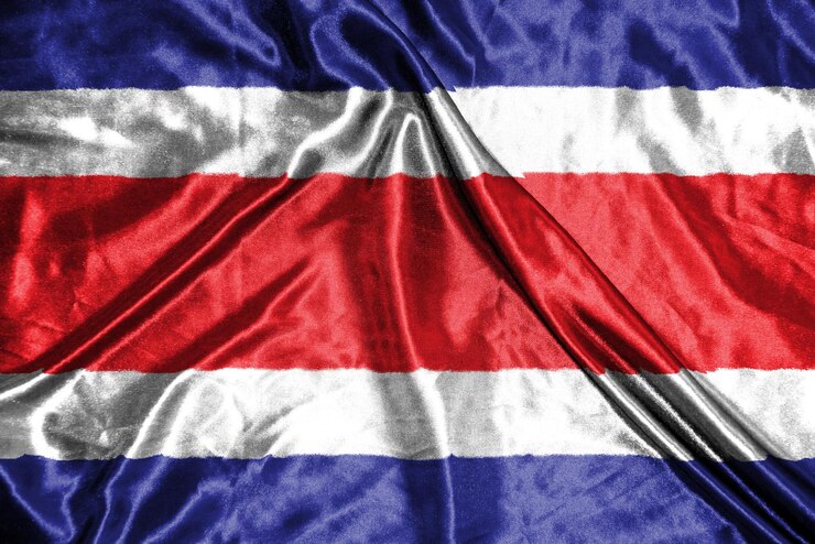 Foto bandeira de pano da costa rica bandeira de cetim textura de tecido acenando da bandeira