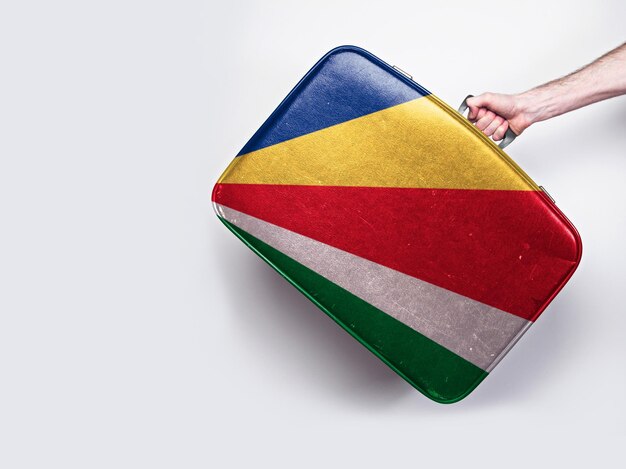 Bandeira de Seychelles em uma mala de couro vintage