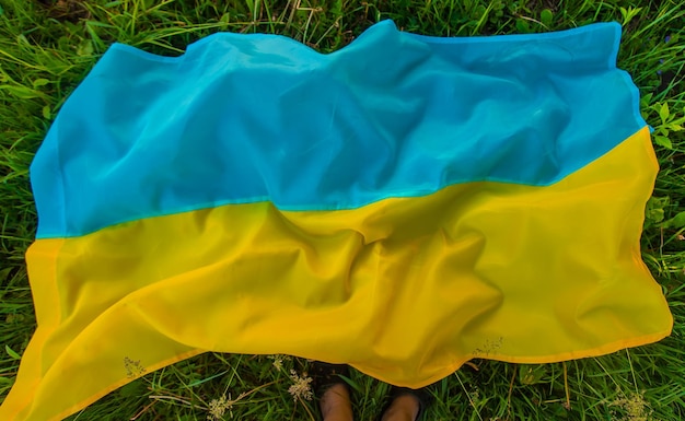 Bandeira de tecido da Ucrânia Foco seletivo