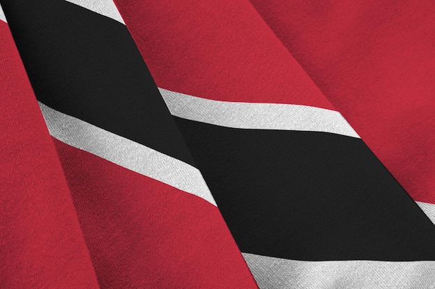 Foto bandeira de trinidad e tobago com grandes dobras acenando sob a luz do estúdio dentro do oficial