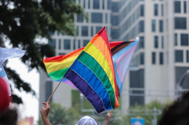 Bandeira do arco-íris na parada gay anual na Cidade do México