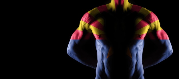 Foto bandeira do arizona no torso masculino musculoso com abs, conceito de musculação do arizona, fundo preto