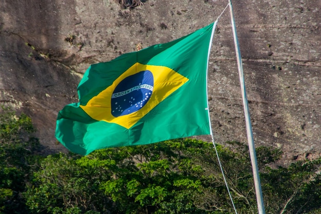 Foto bandeira do brasil ao ar livre no rio de janeiro brasil