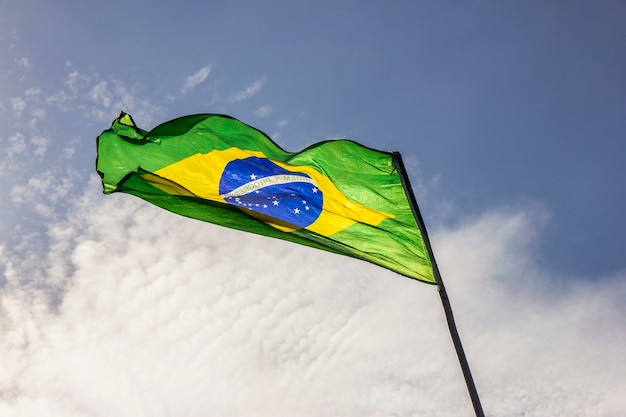 Bandeira do brasil ao ar livre no rio de janeiro.