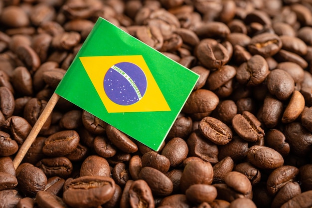 Bandeira do brasil no conceito de comércio on-line de comércio de exportação de importação de grãos de café bandeira no conceito de comércio on-line de comércio de exportação de importação de grãos de café