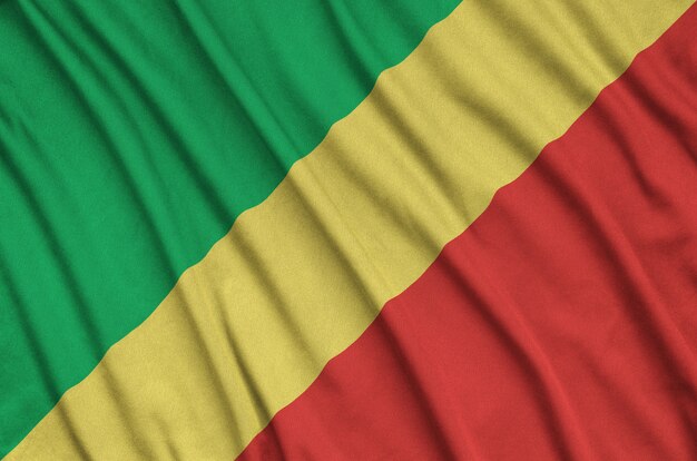 Bandeira do Congo com muitas dobras.