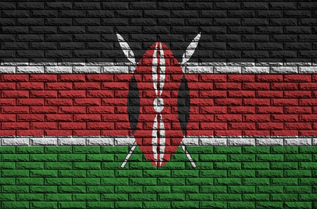 Bandeira do Quênia é pintada em uma parede de tijolos antigos