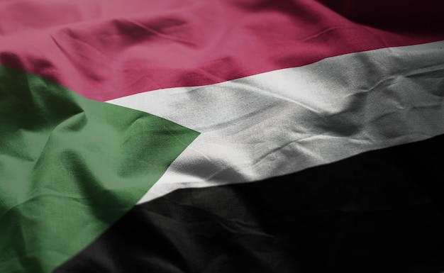 Foto bandeira do sudão amarrotada close up