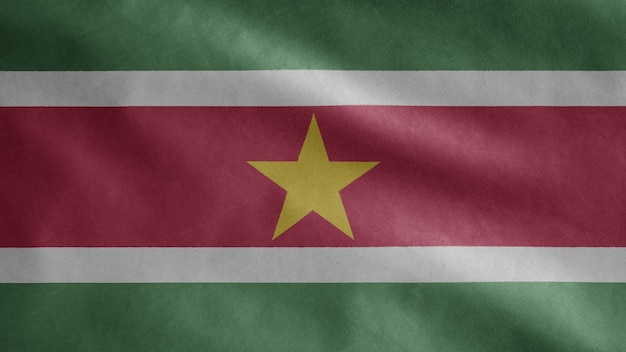 Bandeira do Suriname balançando ao vento. Feche de modelo de Suriname soprando, seda macia e suave. Fundo de estandarte de textura de tecido de pano.