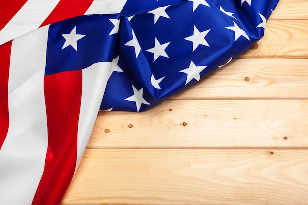 Bandeira dos estados unidos da américa em madeira, feriado de eua dos veteranos, memorial, independência e dia do trabalho.